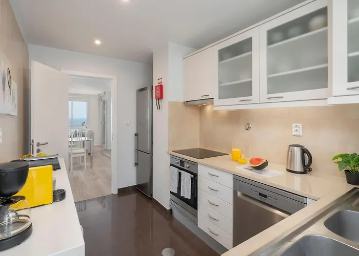 Vista Formosa I By An Island *